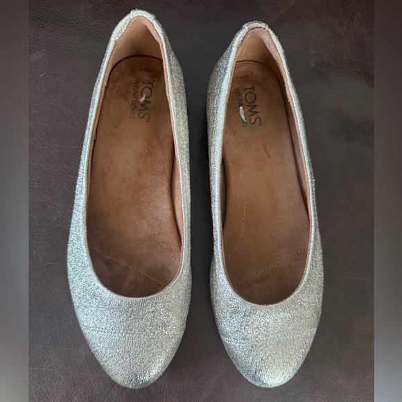 TOMS Women's Gold Glitter Ballet Flats - Size 8 - Picture 1 of 7